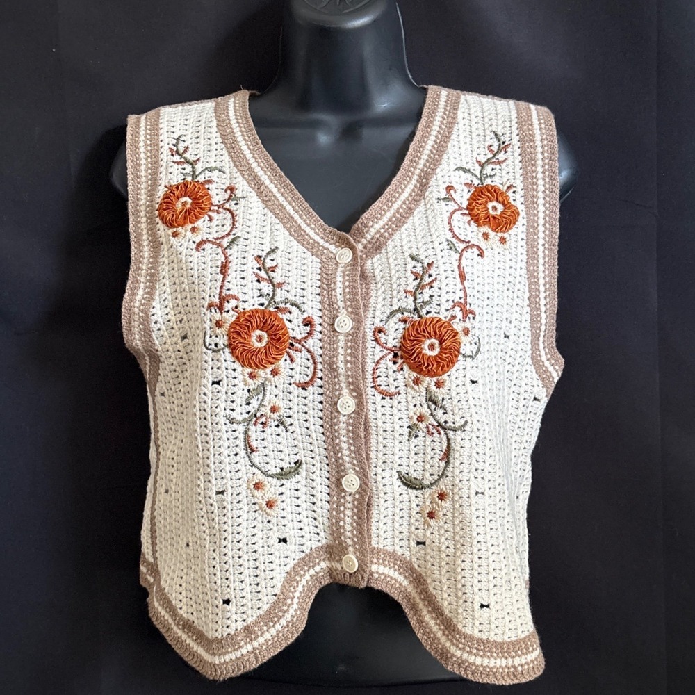 Crochet Vest Medium Cream Boho Floral Embroidered Scallop Hem Cottagecore Indie